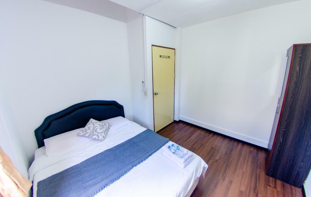 Poni Homestay Muara Екстер'єр фото