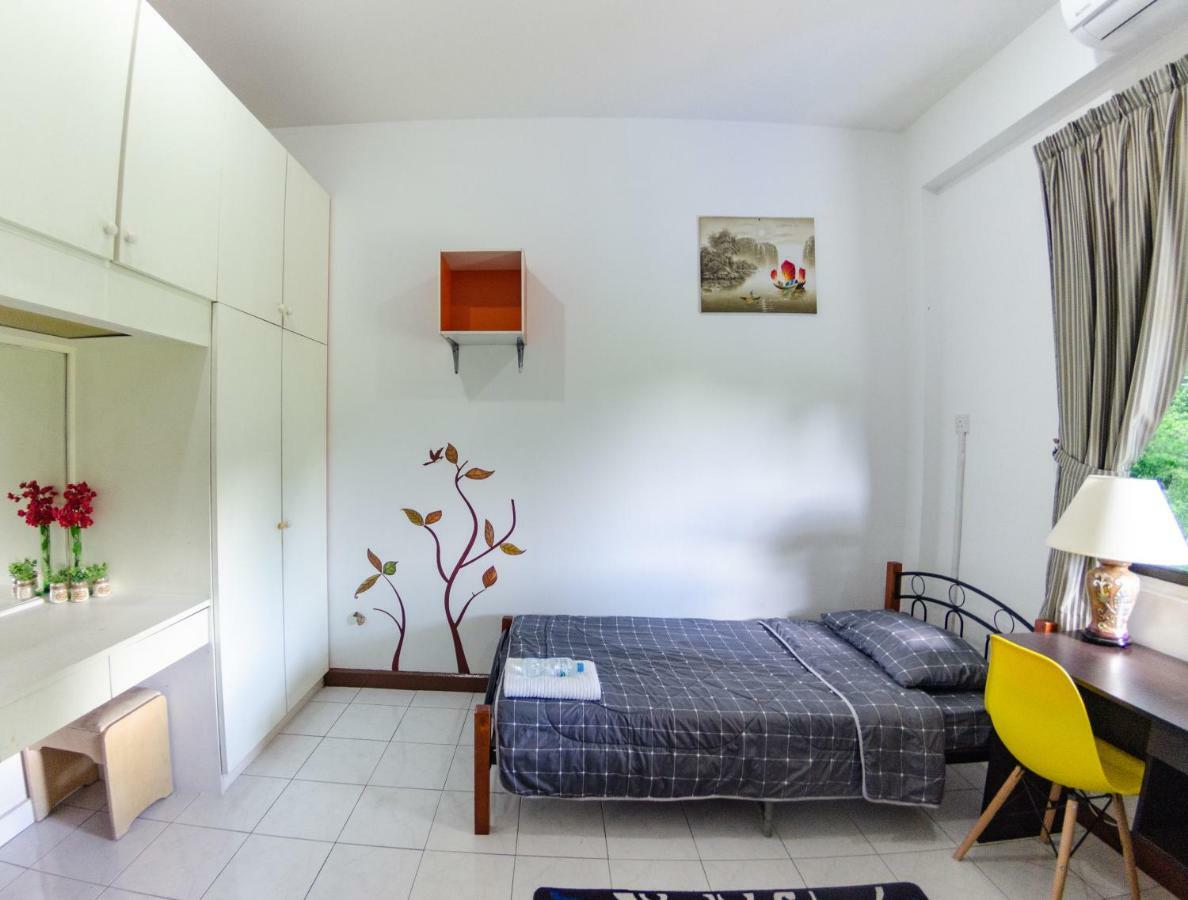 Poni Homestay Muara Екстер'єр фото