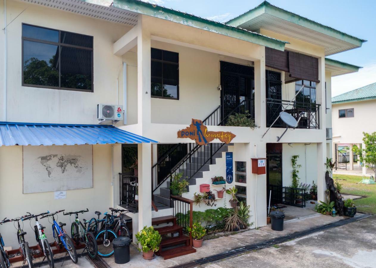 Poni Homestay Muara Екстер'єр фото
